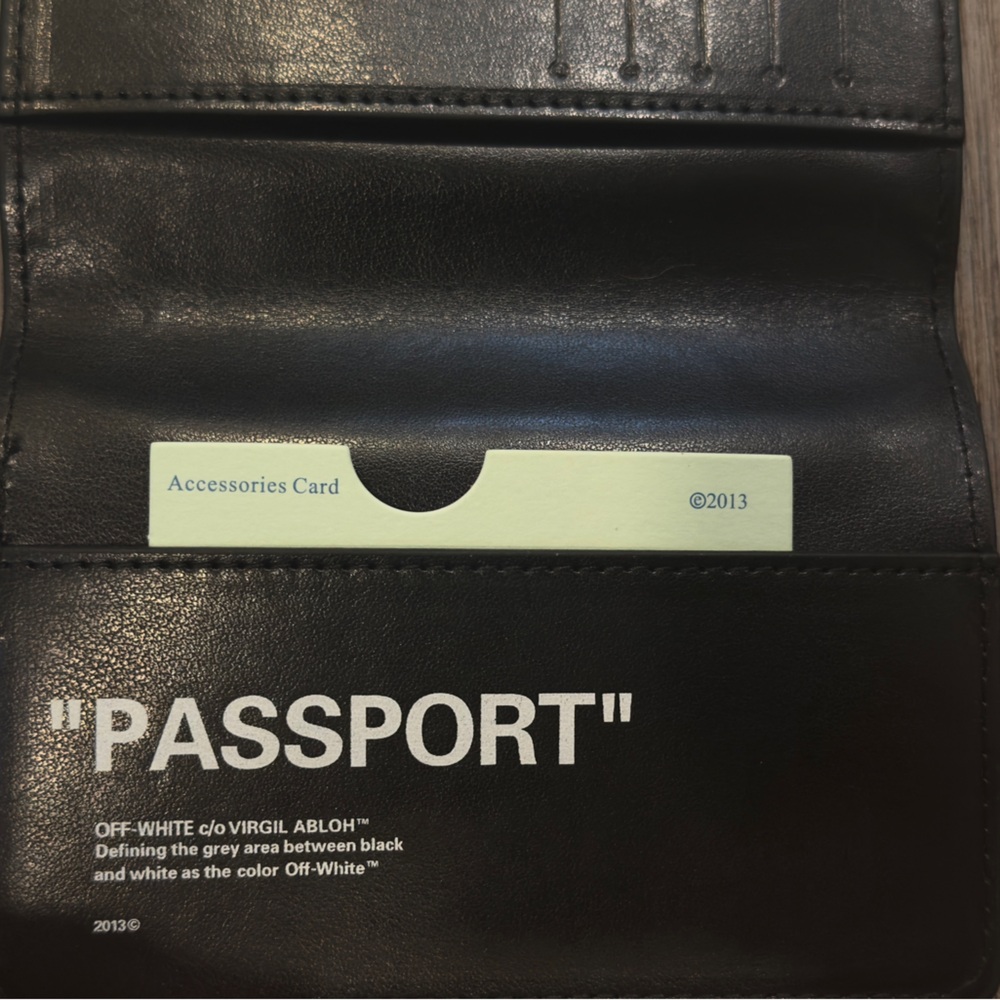 Off-White Quote Passport Wallet - Picture 2 of 2